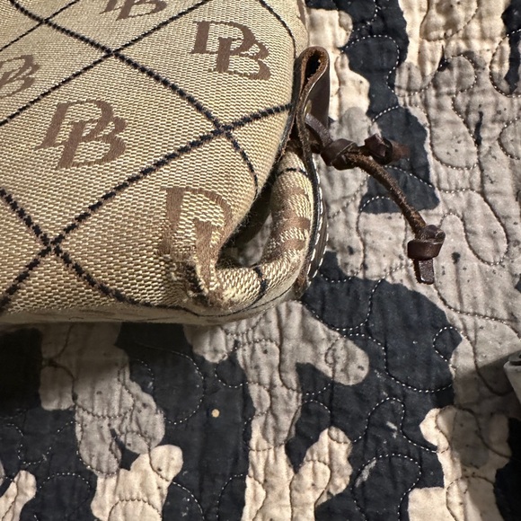 Vintage Dooney & Bourke signature canvas with brown leather trim. - Picture 10 of 13